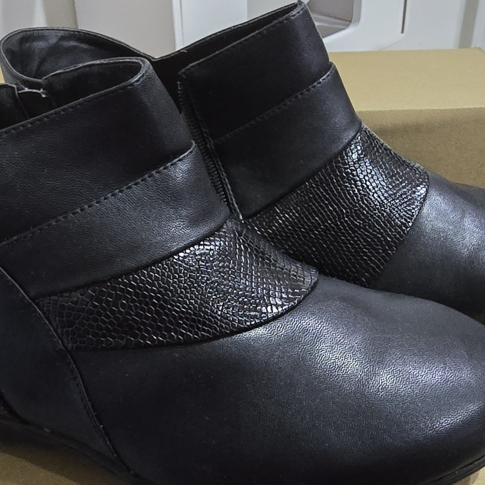 Elegant Black Ankle Boots